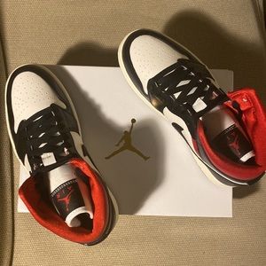 New! Air Jordan 1 Mid 'Black Sail Gym Red' BQ6472-061 Sneakers women’s size 7